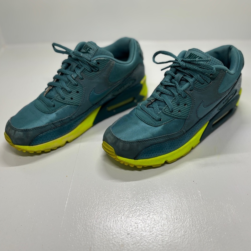 Nike Air Max Women’s 7.5 Teal Blue Volt Green Athletic Sneakers